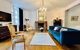 La Suite De Notre Dame Au Pied Du Chateau Fort