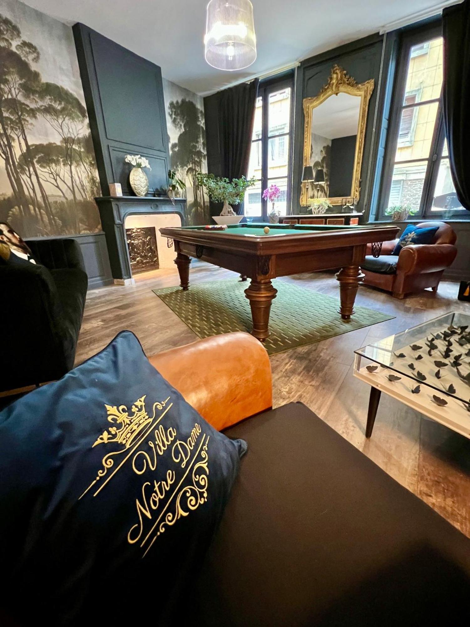 La Suite De Notre Dame Au Pied Du Chateau Fort Sedan Extérieur photo