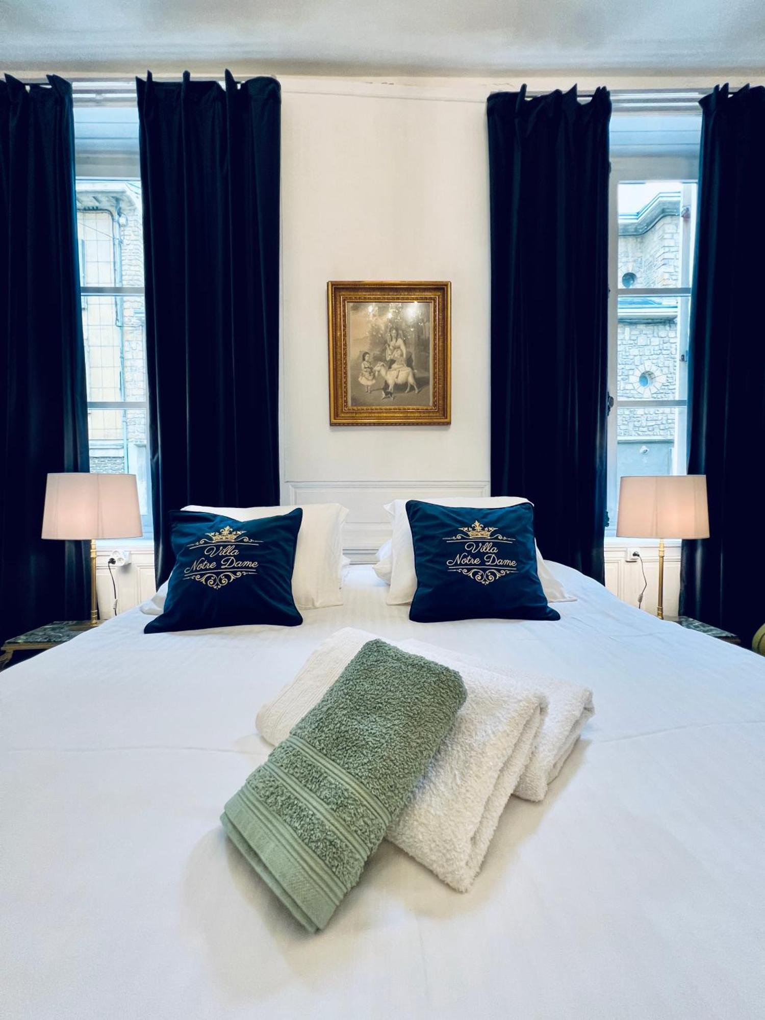 La Suite De Notre Dame Au Pied Du Chateau Fort Sedan Extérieur photo