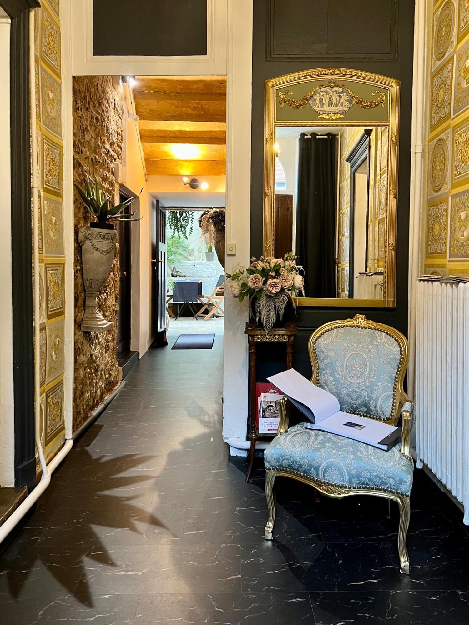 La Suite De Notre Dame Au Pied Du Chateau Fort Sedan Extérieur photo