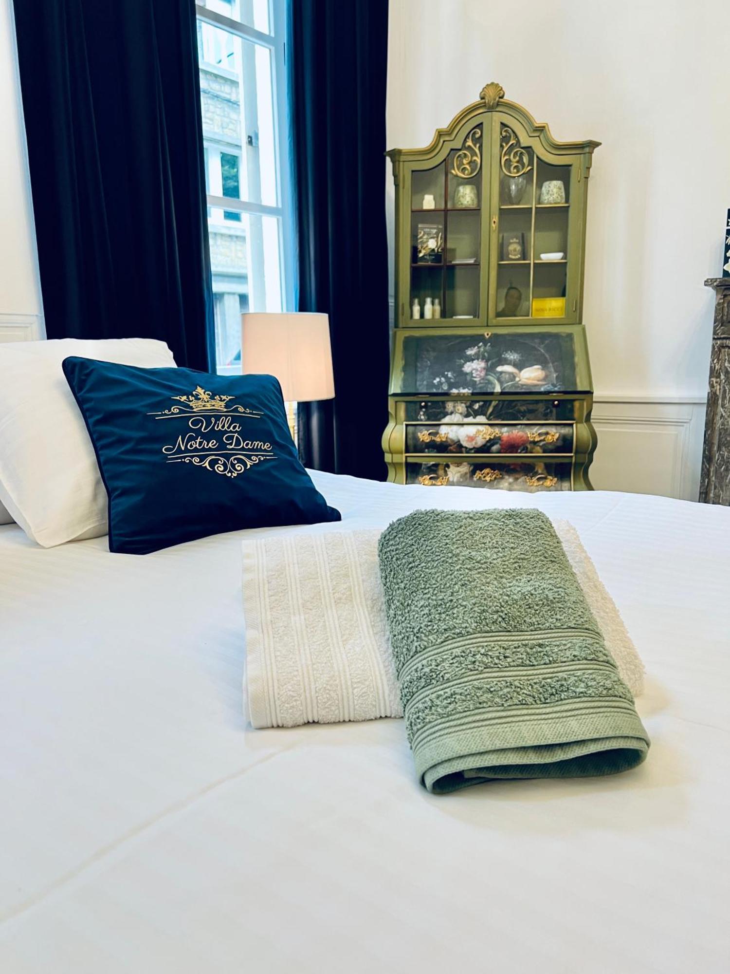 La Suite De Notre Dame Au Pied Du Chateau Fort Sedan Extérieur photo