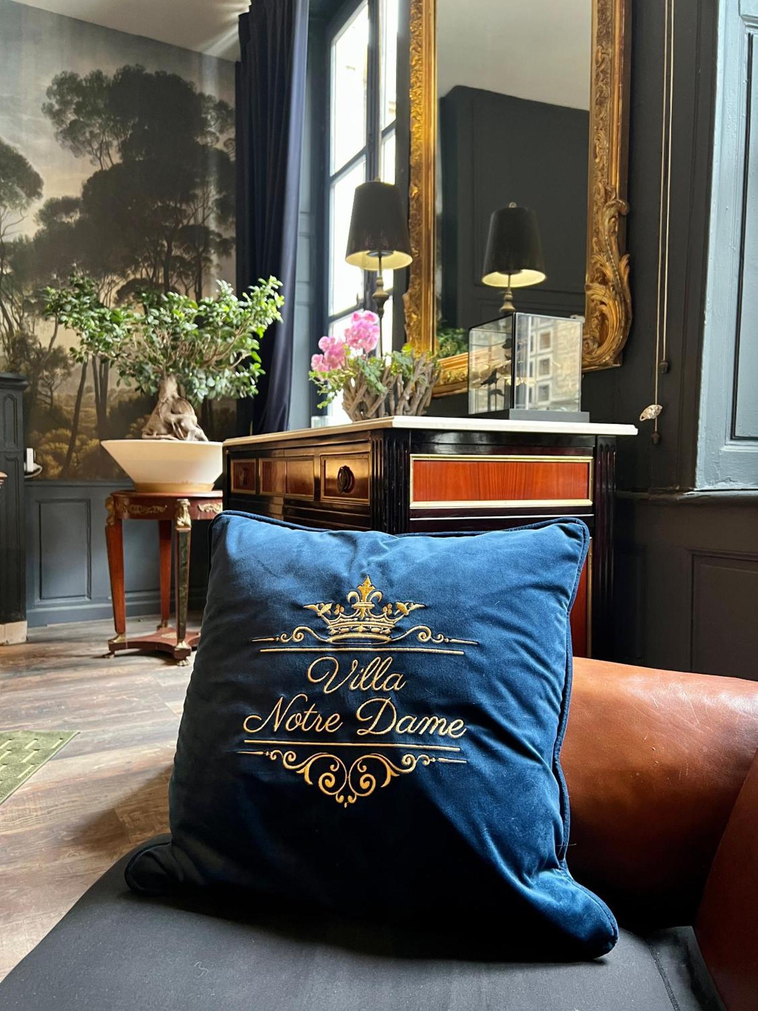 La Suite De Notre Dame Au Pied Du Chateau Fort Sedan Extérieur photo